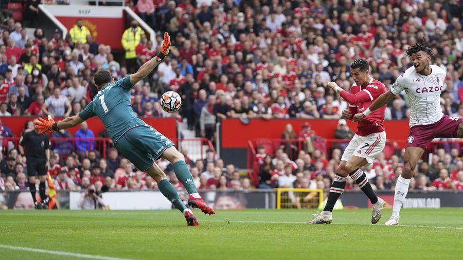 Manchester United's Cristiano Ronaldo, second right, fails to score during the English Premier League soccer match between Manchester United and Aston Villa at the Old Trafford stadium in Manchester, England, Saturday, Sept 25, 2021. (AP Photo/Jon Super)