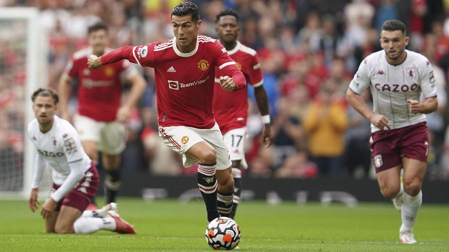 Manchester United's Cristiano Ronaldo, center, in action during the English Premier League soccer match between Manchester United and Aston Villa at the Old Trafford stadium in Manchester, England, Saturday, Sept 25, 2021. (AP Photo/Jon Super)