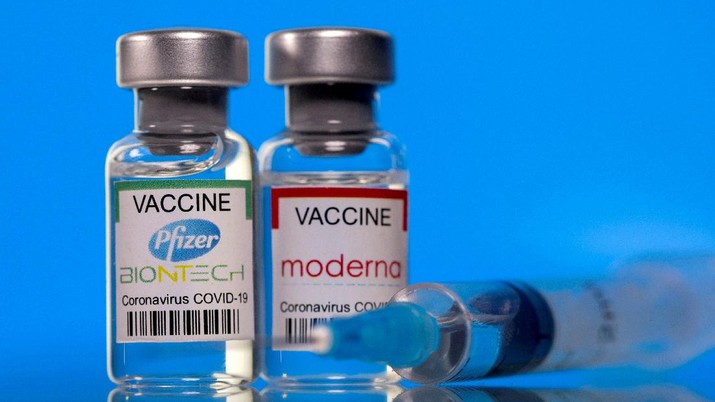 FILE PHOTO: Vials with Pfizer-BioNTech and Moderna coronavirus disease (COVID-19) vaccine labels are seen in this illustration picture taken March 19, 2021. REUTERS/Dado Ruvic/Illustration//File Photo