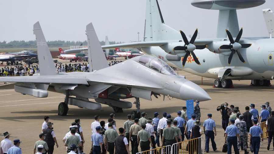 Jet tempur J-16D China. (AP/Ng Han Guan)