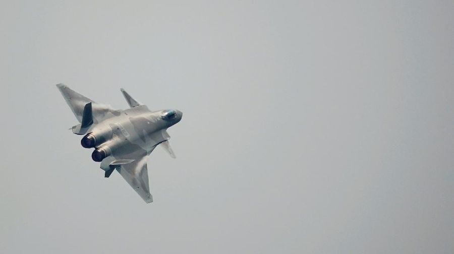 Jet tempur J-16D China. (REUTERS/ALY SONG)