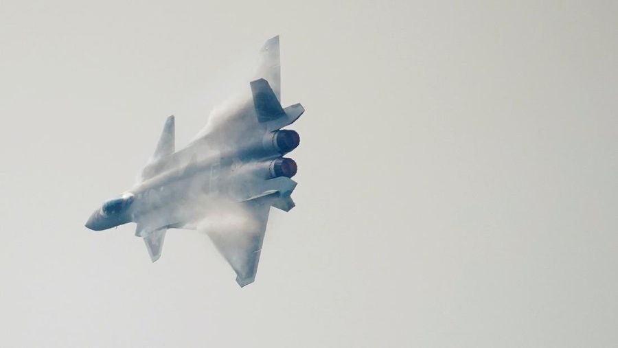 Jet tempur J-16D China. (REUTERS/ALY SONG)