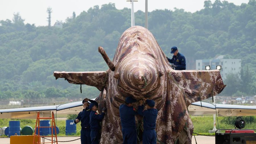 Jet tempur J-16D China. (AP/Ng Han Guan)