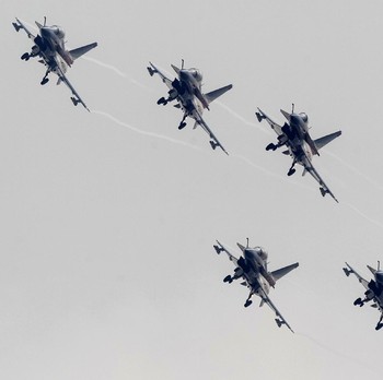 Penampakan Ketika China Pamerkan Jet Tempur & Drone Canggih