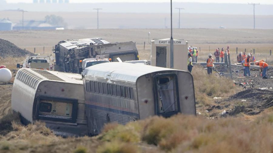 Kereta Amtrak anjlok di Montana. (AP/Ted S. Warren)