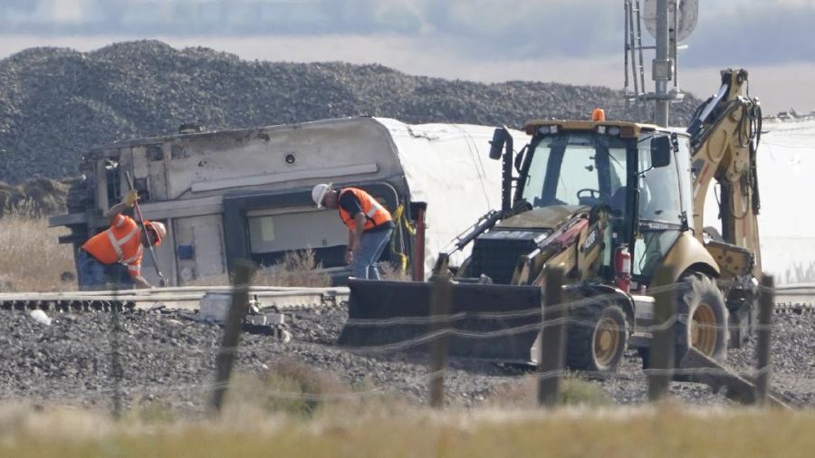 Kereta Amtrak anjlok di Montana. (AP/Ted S. Warren)