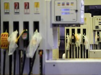 Menuju Tak Terbatas & Melampauinya! Harga Minyak 'Terbang'...