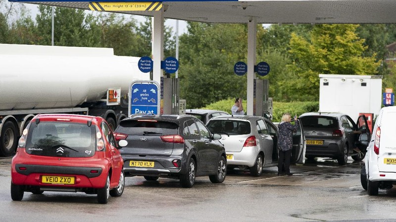 Krisis bahan bakar minyak (BBM) di Inggris. (AP/Jon Super)