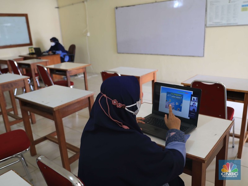 Simulasi sekolah tatap muka di SMP Al hasra Depok, Selasa, (28/9/2021). (CNBC Indonesia/ Muhammad Sabki)