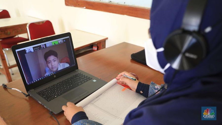 Simulasi sekolah tatap muka di SMP Al hasra Depok, Selasa, (28/9/2021). (CNBC Indonesia/ Muhammad Sabki)