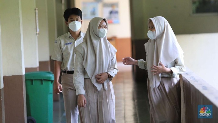 Simulasi sekolah tatap muka di SMP Al hasra Depok, Selasa, (28/9/2021). (CNBC Indonesia/ Muhammad Sabki)