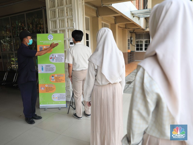 Simulasi sekolah tatap muka di SMP Al hasra Depok, Selasa, (28/9/2021). (CNBC Indonesia/ Muhammad Sabki)