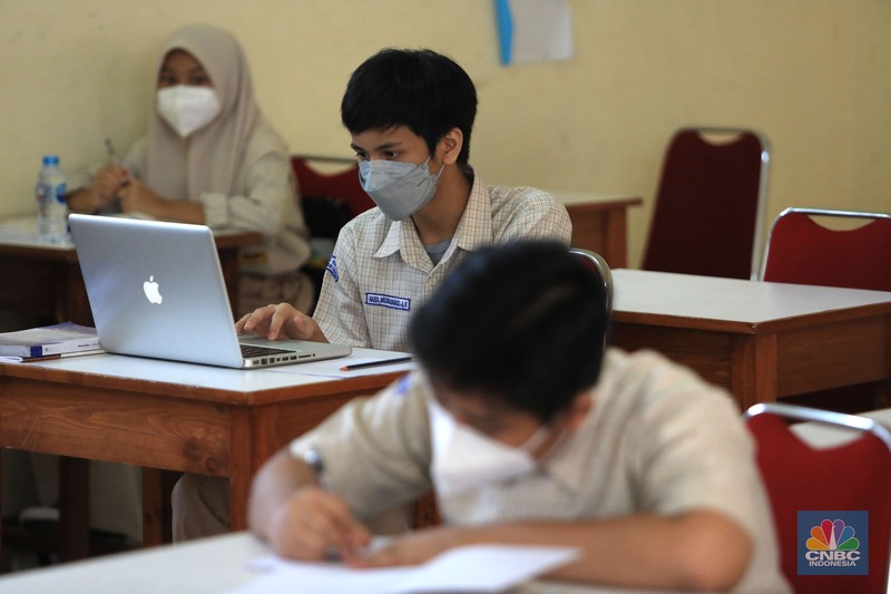 Simulasi sekolah tatap muka di SMP Al hasra Depok, Selasa, (28/9/2021). (CNBC Indonesia/ Muhammad Sabki)
