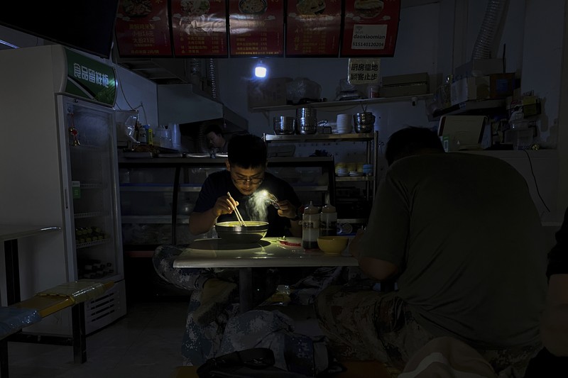 17 provinsi dan wilayah telah terjadi beberapa bentuk pemadaman listrik. (AP/Olivia Zhang) 17 provinsi dan wilayah telah terjadi beberapa bentuk pemadaman listrik. (AP/Olivia Zhang)