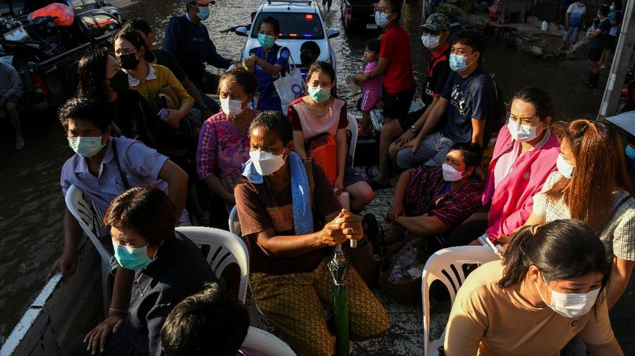 Banjir di Thailand menewaskan enam orang. (REUTERS/Panumas Sanguanwong)