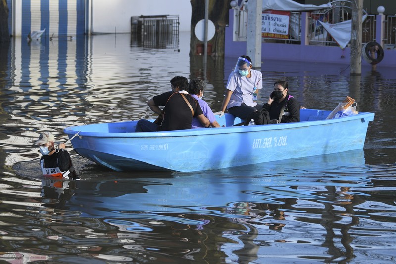 Banjir di Thailand menewaskan enam orang. (REUTERS/Panumas Sanguanwong)