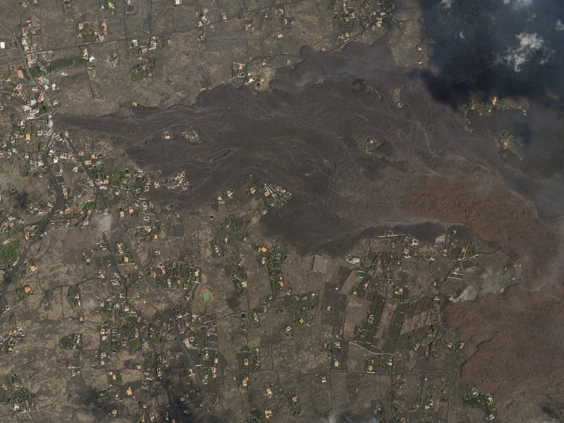 Gambar dari satelit (Planet Labs) menunjukkan Lava dari gunung berapi yang meletus di pulau La Palma, Spanyol, telah mencapai Samudra Atlantik.  (AP/Planet Labs Inc)