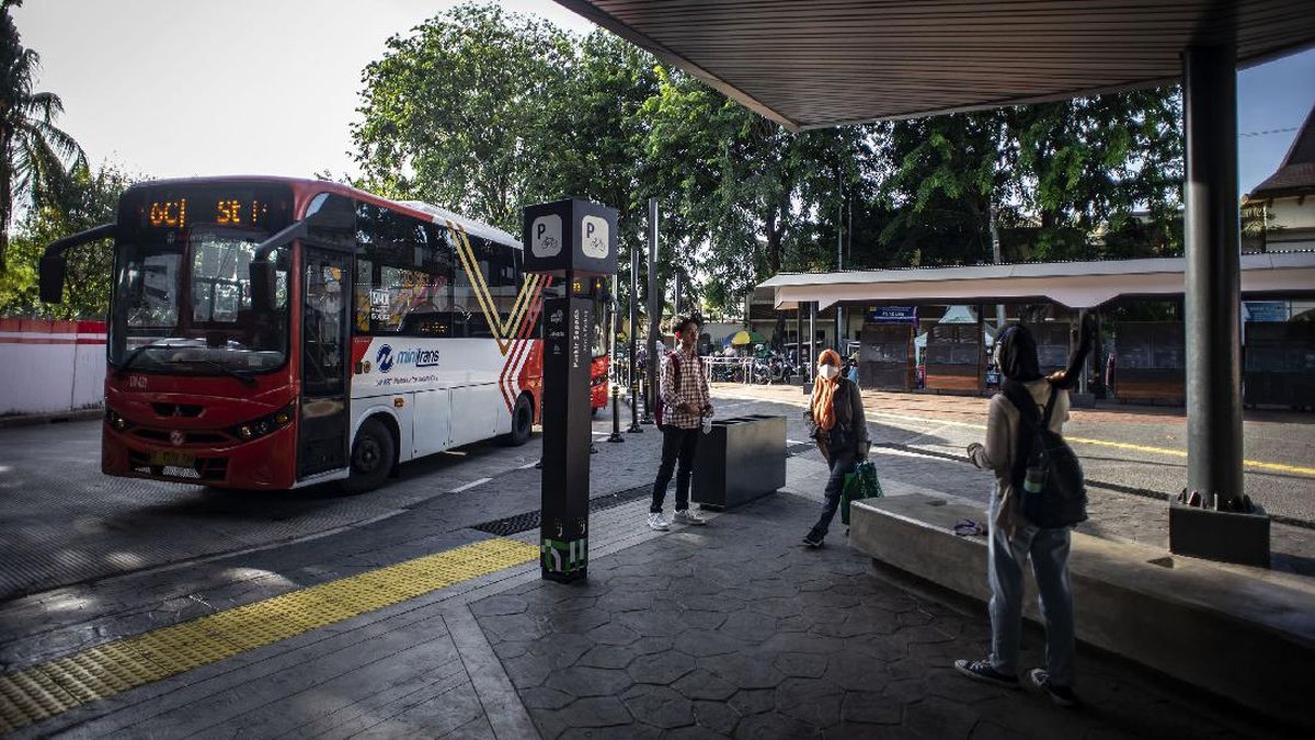 Ilustrasi berita Nasional: Viral Penumpang BAB di Dalam Bus Transjakarta Rute Tebet-Kuningan