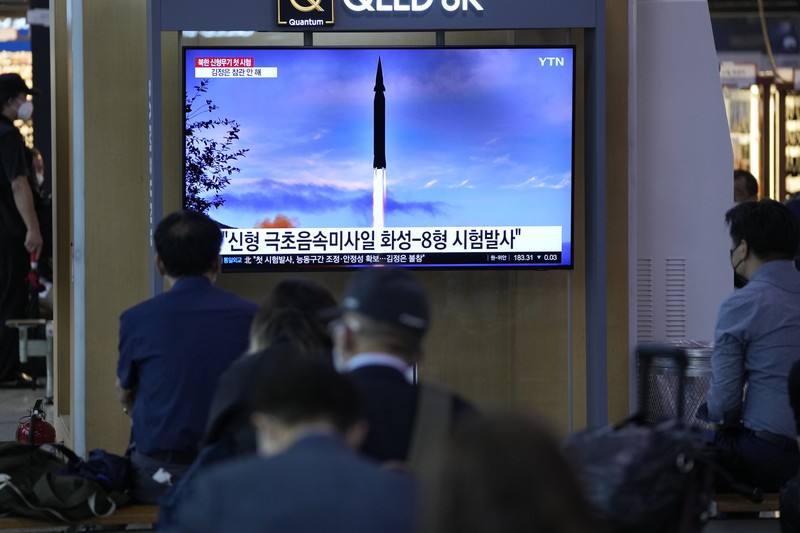 Korea Utara melakukan uji coba nuklir, negeri itu meluncurkan rudal hipersonik. (AP/Lee Jin-man)