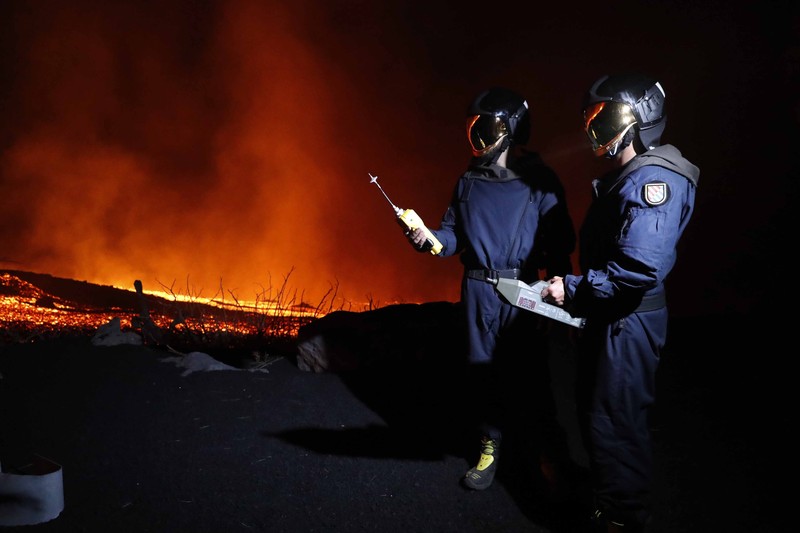 Gambar dari satelit (Planet Labs) menunjukkan Lava dari gunung berapi yang meletus di pulau La Palma, Spanyol, telah mencapai Samudra Atlantik.  (AP/Planet Labs Inc)