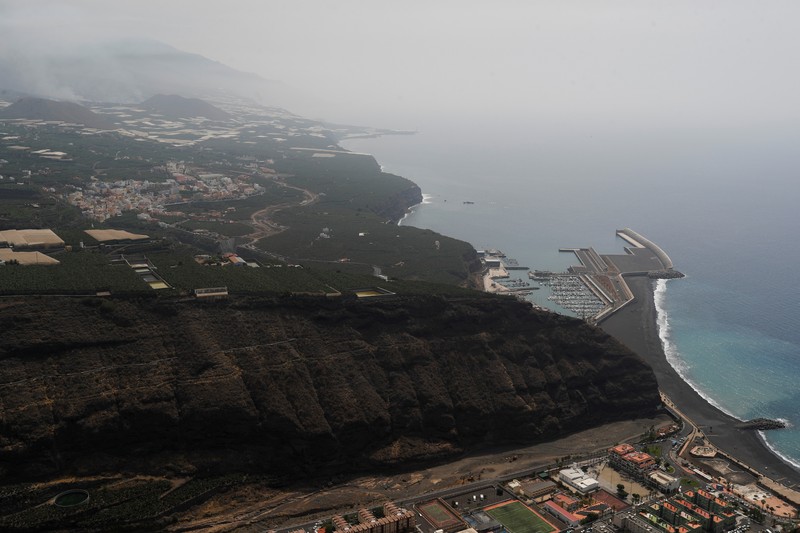 Gambar dari satelit (Planet Labs) menunjukkan Lava dari gunung berapi yang meletus di pulau La Palma, Spanyol, telah mencapai Samudra Atlantik.  (AP/Planet Labs Inc)