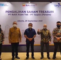 Cek 8 Aksi Emiten! Taspen Beli Saham PTBA, ASII Bagi Dividen