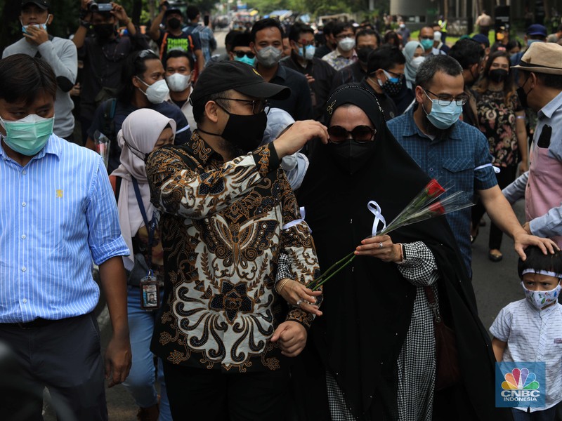57 pegawai KPK yang dipecat dari lembaga meninggalkan Gedung Merah Putih KPK, Kuningan, Jakarta Selatan, Kamis (30/9/2021). (CNBC Indonesia/Muhammad Sabki) 57 pegawai KPK yang dipecat dari lembaga meninggalkan Gedung Merah Putih KPK, Kuningan, Jakarta Selatan, Kamis (30/9/2021). (CNBC Indonesia/Muhammad Sabki)