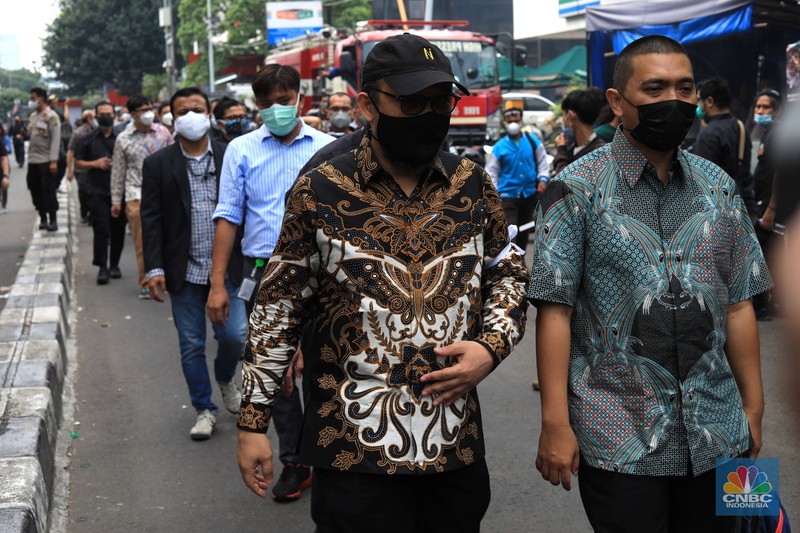 57 pegawai KPK yang dipecat dari lembaga meninggalkan Gedung Merah Putih KPK, Kuningan, Jakarta Selatan, Kamis (30/9/2021). (CNBC Indonesia/Muhammad Sabki) 57 pegawai KPK yang dipecat dari lembaga meninggalkan Gedung Merah Putih KPK, Kuningan, Jakarta Selatan, Kamis (30/9/2021). (CNBC Indonesia/Muhammad Sabki)