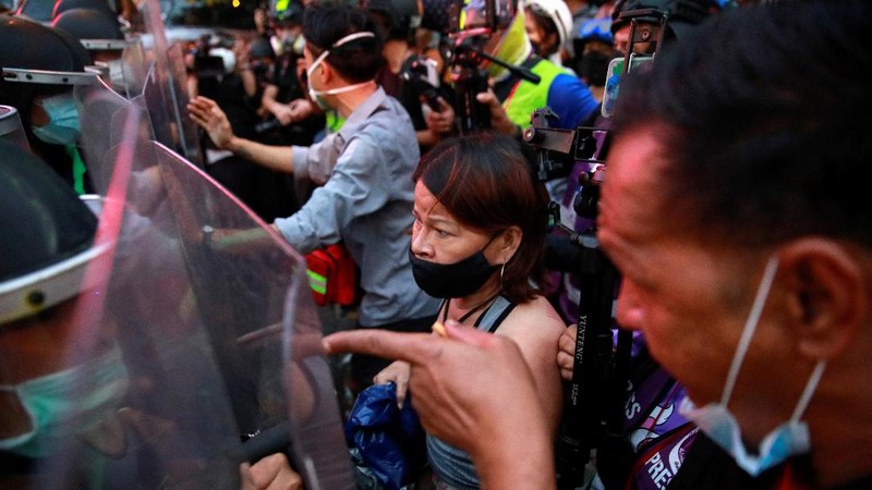 SENSITIVE MATERIAL. THIS IMAGE MAY OFFEND OR DISTURB  A demonstrator reacts in front of police during a protest over the Thai government's handling of the coronavirus disease (COVID-19) pandemic and to demand Prime Minister Prayuth Chan-ocha's resignation, in Bangkok, Thailand, September 28, 2021. REUTERS/Soe Zeya Tun
