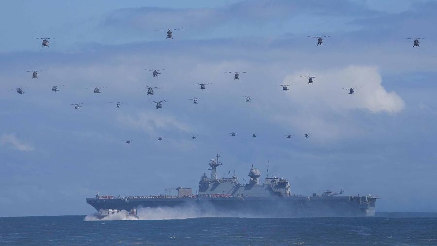 Korea Selatan perkenalkan kendaraan tempur di Hari Angkatan Bersenjata. (via REUTERS/POOL)