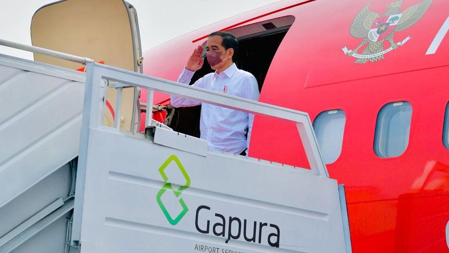 Presiden Jokowi bersama rombongan bertolak ke Papua dalam rangka kunjungan kerja. (Dok: Biro Pers Sekretariat Presiden)