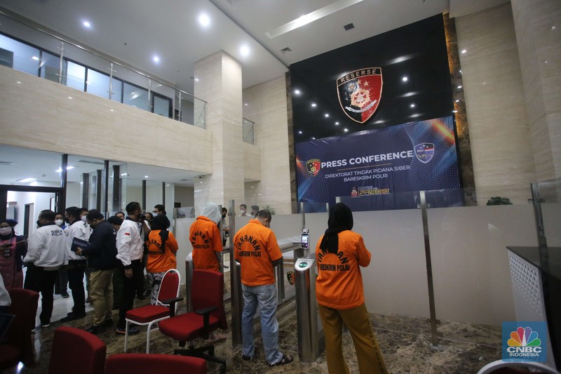 Uang Miliar dari hasil bajak Email (CNBC Indonesia/Muhammad Sabki)