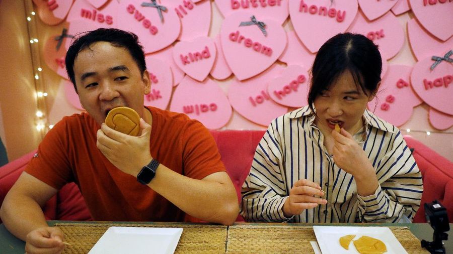 A street vendor sells Dalgona candy from the Korean Netflix series 