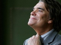 Sempat Kontroversi, Konglomerat Perancis Bernard Tapie Wafat
