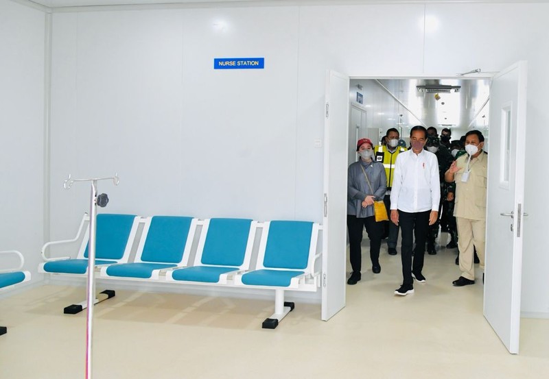 Jokowi Didampingi Menhan Prabowo Resmikan Rumah Sakit Modular Jenderal TNI LB. Moerdani di Merauke. (Photo credit: Biro Pers Sekretariat Presiden) Jokowi Didampingi Menhan Prabowo Resmikan Rumah Sakit Modular Jenderal TNI LB. Moerdani di Merauke. (Photo credit: Biro Pers Sekretariat Presiden)