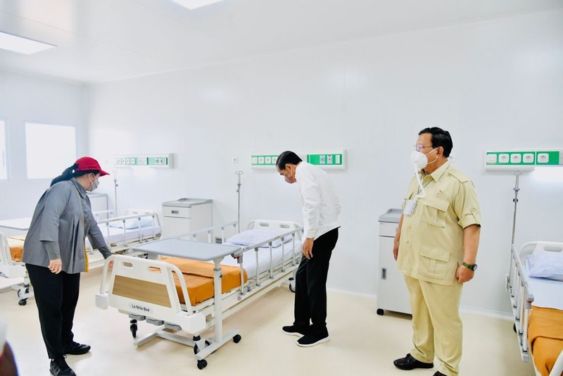 Jokowi Didampingi Menhan Prabowo Resmikan Rumah Sakit Modular Jenderal TNI LB. Moerdani di Merauke. (Photo credit: Biro Pers Sekretariat Presiden) Jokowi Didampingi Menhan Prabowo Resmikan Rumah Sakit Modular Jenderal TNI LB. Moerdani di Merauke. (Photo credit: Biro Pers Sekretariat Presiden)