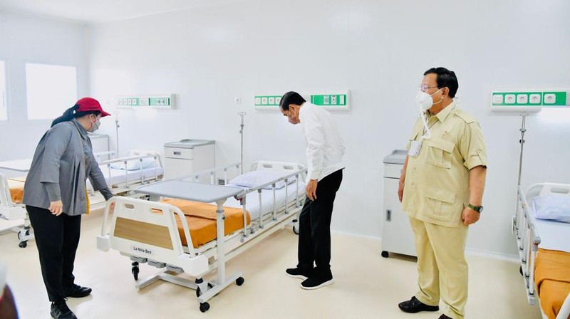 Jokowi Didampingi Menhan Prabowo Resmikan Rumah Sakit Modular Jenderal TNI LB. Moerdani di Merauke. (Photo credit: Biro Pers Sekretariat Presiden)