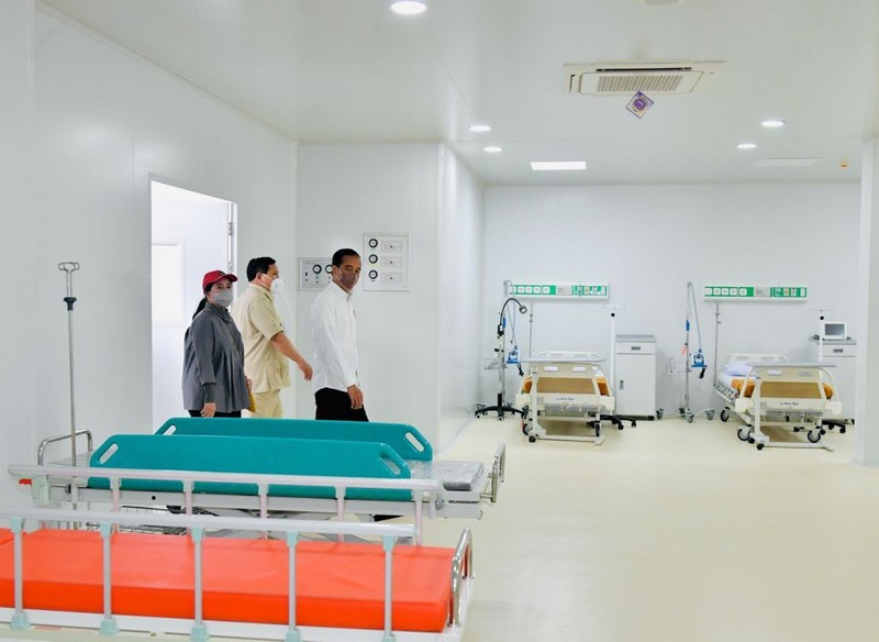 Jokowi Didampingi Menhan Prabowo Resmikan Rumah Sakit Modular Jenderal TNI LB. Moerdani di Merauke. (Photo credit: Biro Pers Sekretariat Presiden) Jokowi Didampingi Menhan Prabowo Resmikan Rumah Sakit Modular Jenderal TNI LB. Moerdani di Merauke. (Photo credit: Biro Pers Sekretariat Presiden)