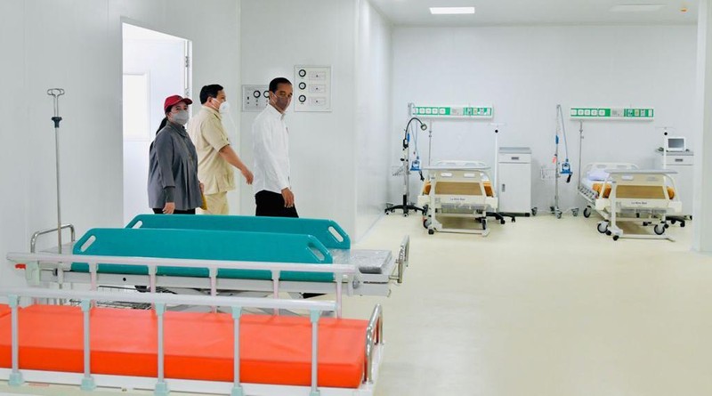 Jokowi Didampingi Menhan Prabowo Resmikan Rumah Sakit Modular Jenderal TNI LB. Moerdani di Merauke. (Photo credit: Biro Pers Sekretariat Presiden)