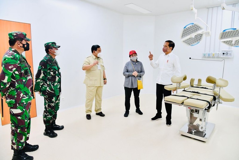 Jokowi Didampingi Menhan Prabowo Resmikan Rumah Sakit Modular Jenderal TNI LB. Moerdani di Merauke. (Photo credit: Biro Pers Sekretariat Presiden)