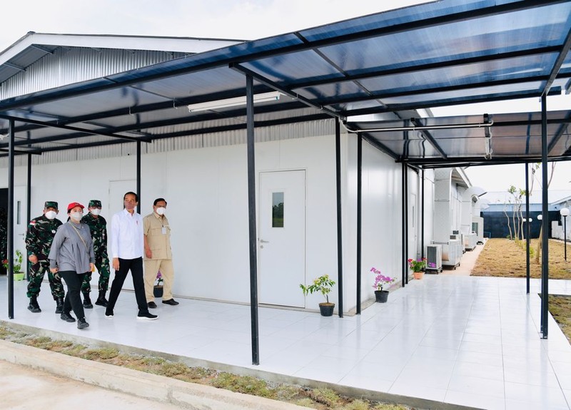 Jokowi Didampingi Menhan Prabowo Resmikan Rumah Sakit Modular Jenderal TNI LB. Moerdani di Merauke. (Photo credit: Biro Pers Sekretariat Presiden) Jokowi Didampingi Menhan Prabowo Resmikan Rumah Sakit Modular Jenderal TNI LB. Moerdani di Merauke. (Photo credit: Biro Pers Sekretariat Presiden)