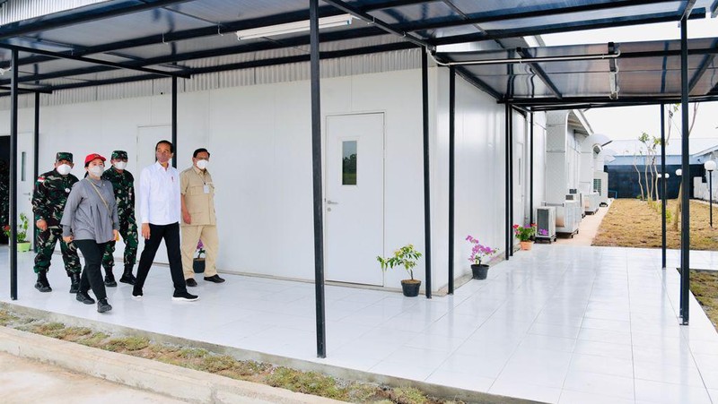Jokowi Didampingi Menhan Prabowo Resmikan Rumah Sakit Modular Jenderal TNI LB. Moerdani di Merauke. (Photo credit: Biro Pers Sekretariat Presiden)