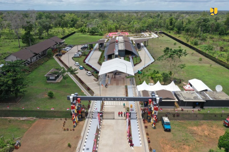 PLBN Terpadu Sota di Merauke, Presiden Jokowi: Kawasan Perbatasan Representasi Kemajuan Bangsa . (Biro Pers Kementrian PUPR) PLBN Terpadu Sota di Merauke, Presiden Jokowi: Kawasan Perbatasan Representasi Kemajuan Bangsa . (Biro Pers Kementrian PUPR)