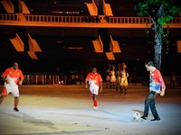 Bak Striker, Jokowi Main Bola Bareng Jack Komboy di PON Papua