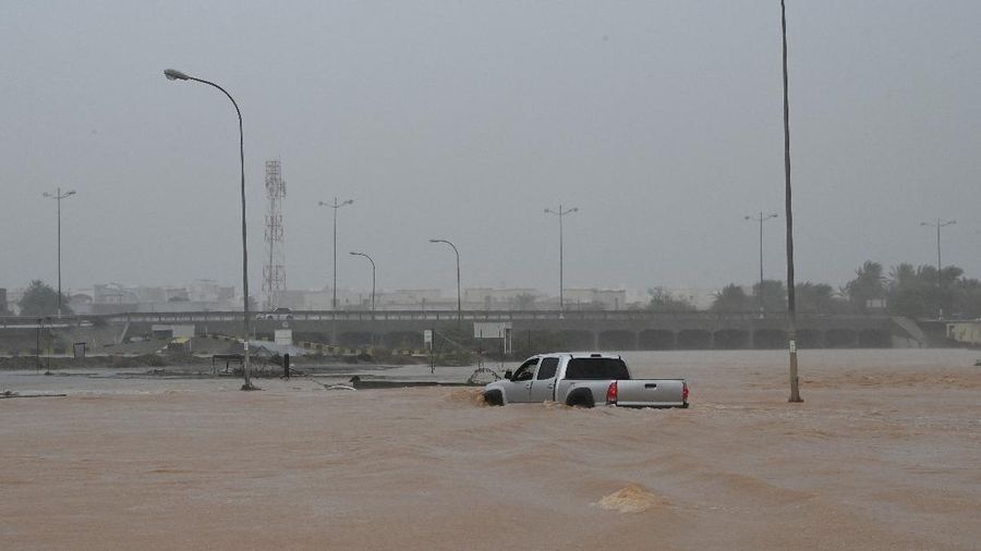 Flooded streets are seen as Cyclone Shaheen makes landfall in Muscat Oman, October 3, 2021. REUTERS/Sultan Al Hassani NO RESALES. NO ARCHIVES