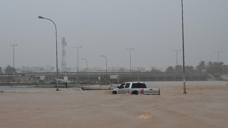 Flooded streets are seen as Cyclone Shaheen makes landfall in Muscat Oman, October 3, 2021. REUTERS/Sultan Al Hassani NO RESALES. NO ARCHIVES