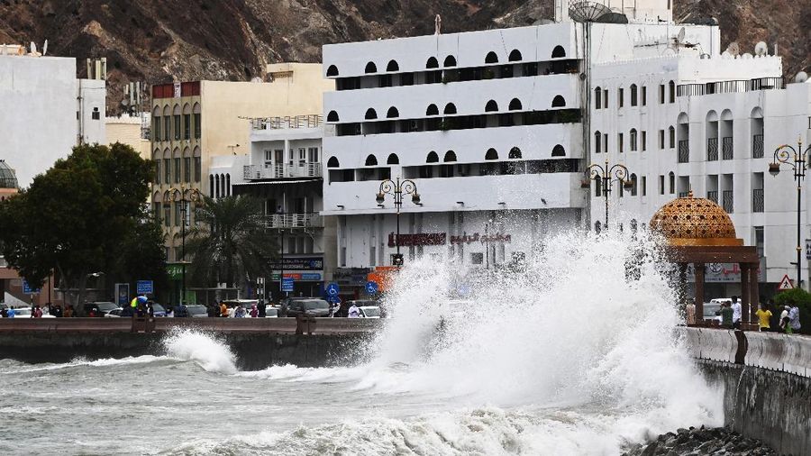 Flooded streets are seen as Cyclone Shaheen makes landfall in Muscat Oman, October 3, 2021. REUTERS/Sultan Al Hassani NO RESALES. NO ARCHIVES