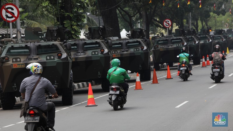 Pameran alusista rangkaian HUT ke-76 TNI tahun 2021. (CNBC Indonesia/Andrean Kristianto)