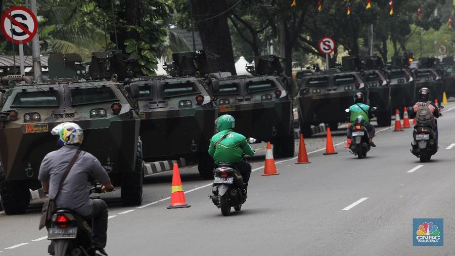 Pameran alusista rangkaian HUT ke-76 TNI tahun 2021. (CNBC Indonesia/Andrean Kristianto)