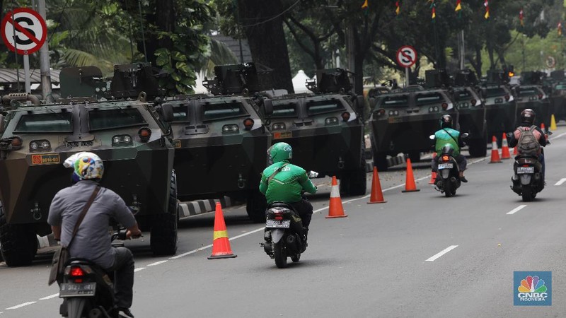 Pameran alusista rangkaian HUT ke-76 TNI tahun 2021. (CNBC Indonesia/Andrean Kristianto)